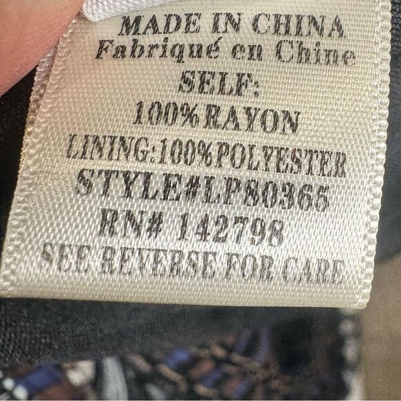 Blush Boutique long sleeve open back geometric print romper size large - Picture 9 of 9